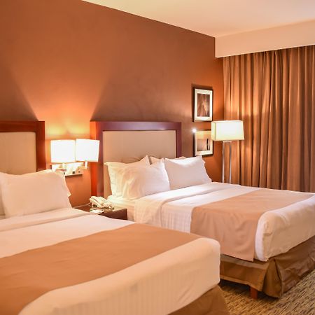 Holiday Inn Leon By Ihg Экстерьер фото