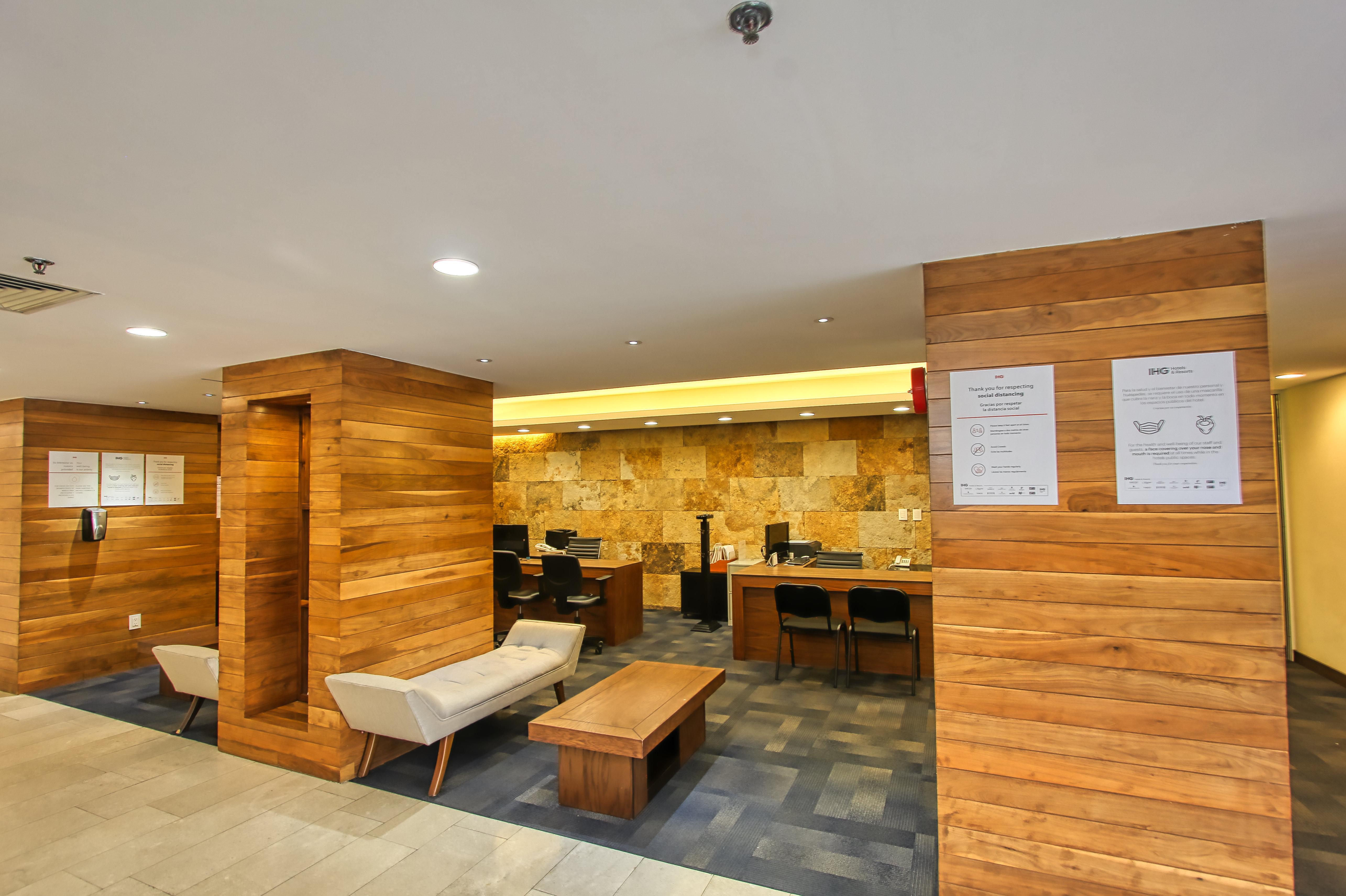 Holiday Inn Leon By Ihg Экстерьер фото