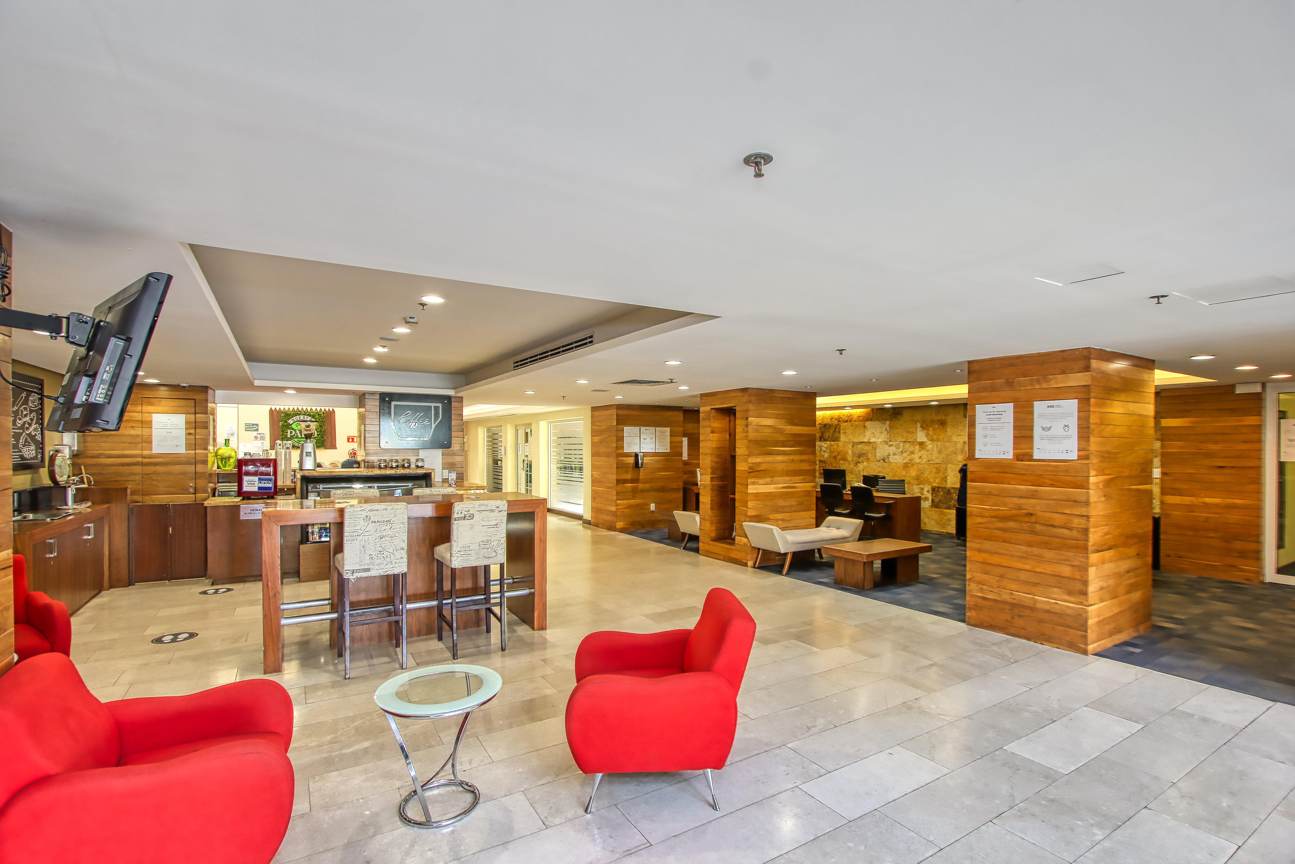 Holiday Inn Leon By Ihg Экстерьер фото
