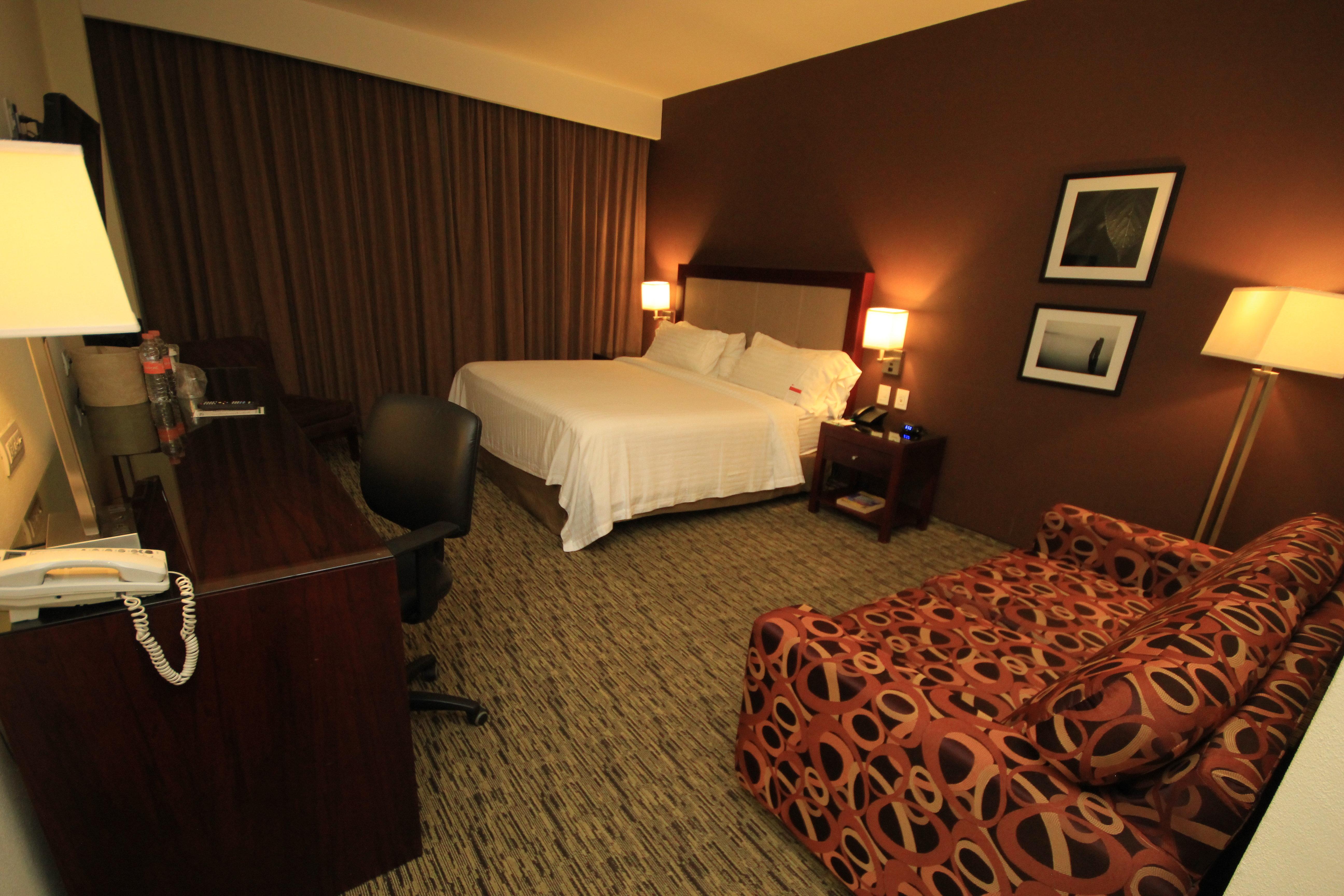 Holiday Inn Leon By Ihg Экстерьер фото