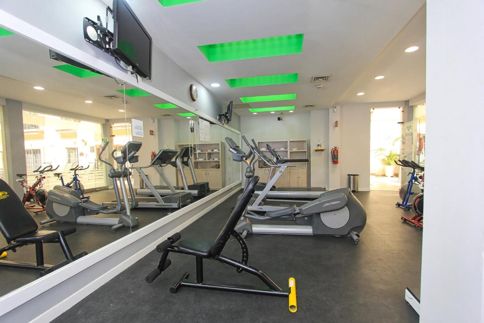 Holiday Inn Leon By Ihg Экстерьер фото