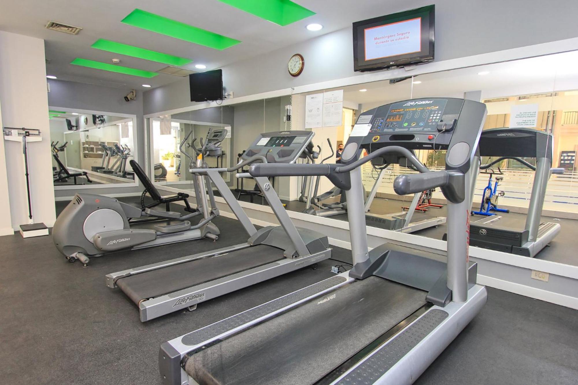 Holiday Inn Leon By Ihg Экстерьер фото