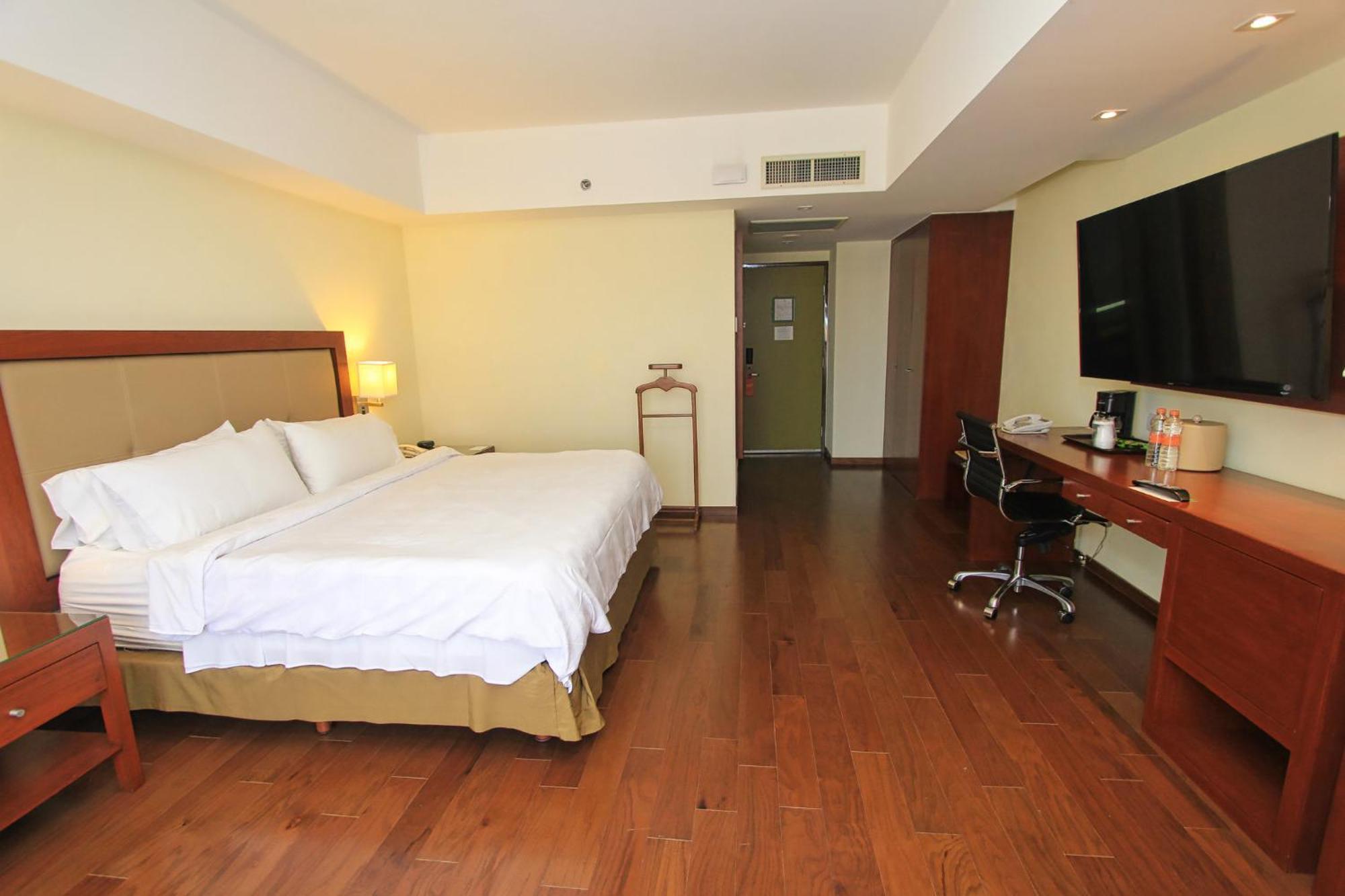 Holiday Inn Leon By Ihg Экстерьер фото